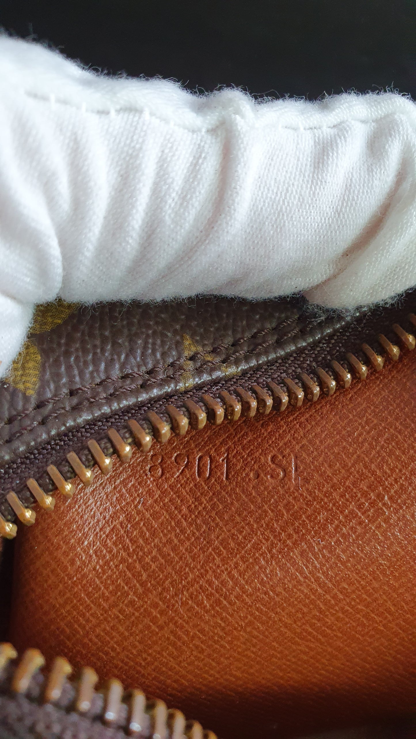 Authentic Vintage Louis Vuitton (8901.SL) Upcycle Purse with Strap & Chain
