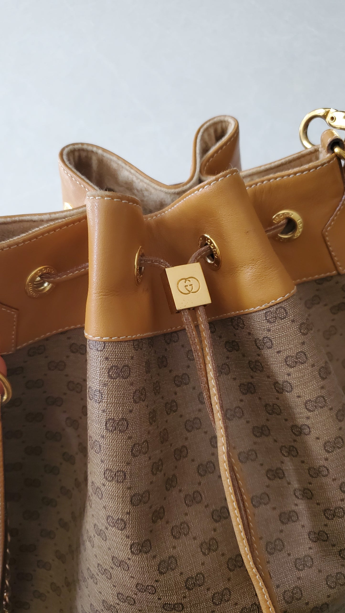 *Rare* Authentic Vintage Gucci Tan Bucket Bag