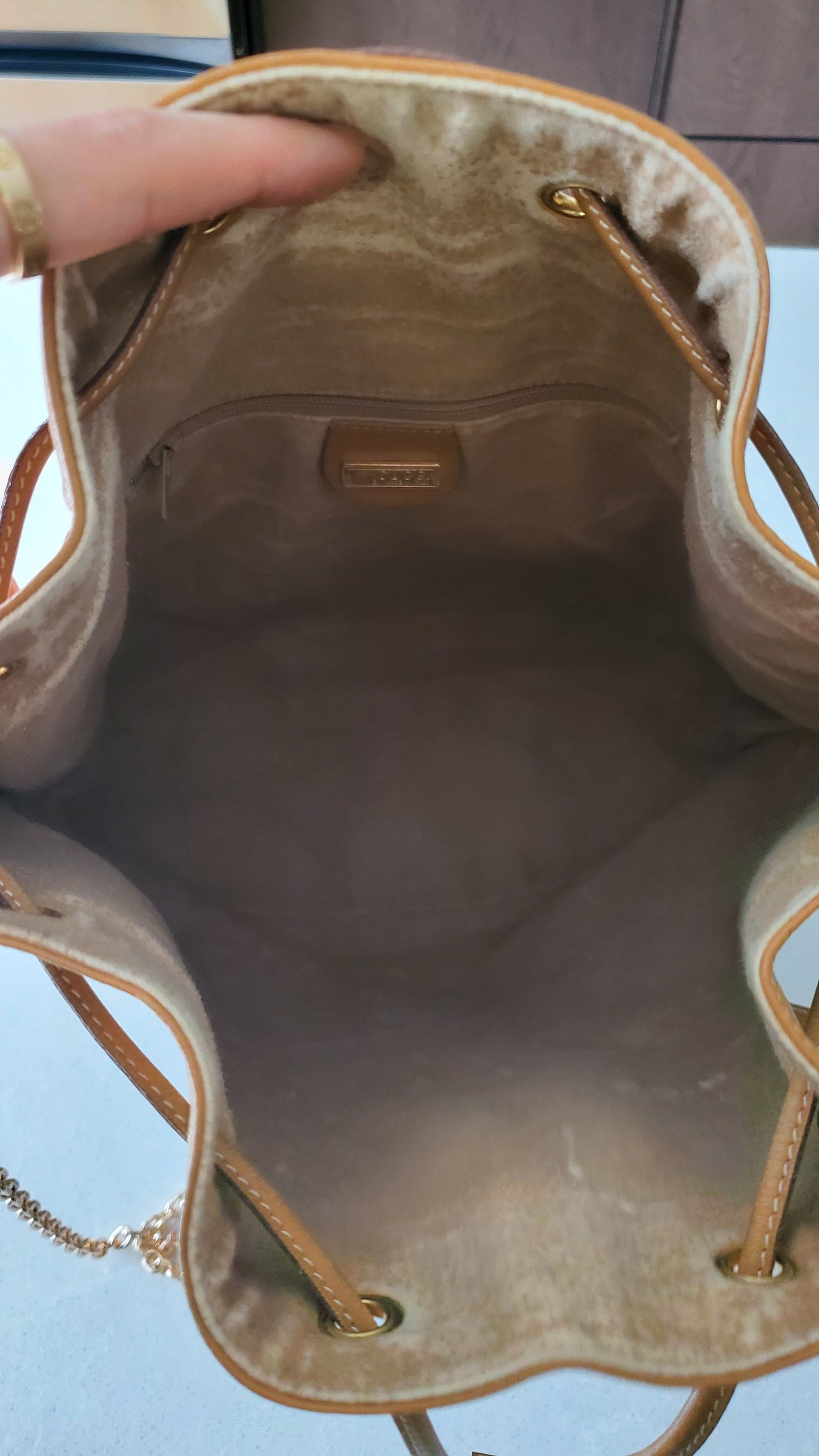 *Rare* Authentic Vintage Gucci Tan Bucket Bag