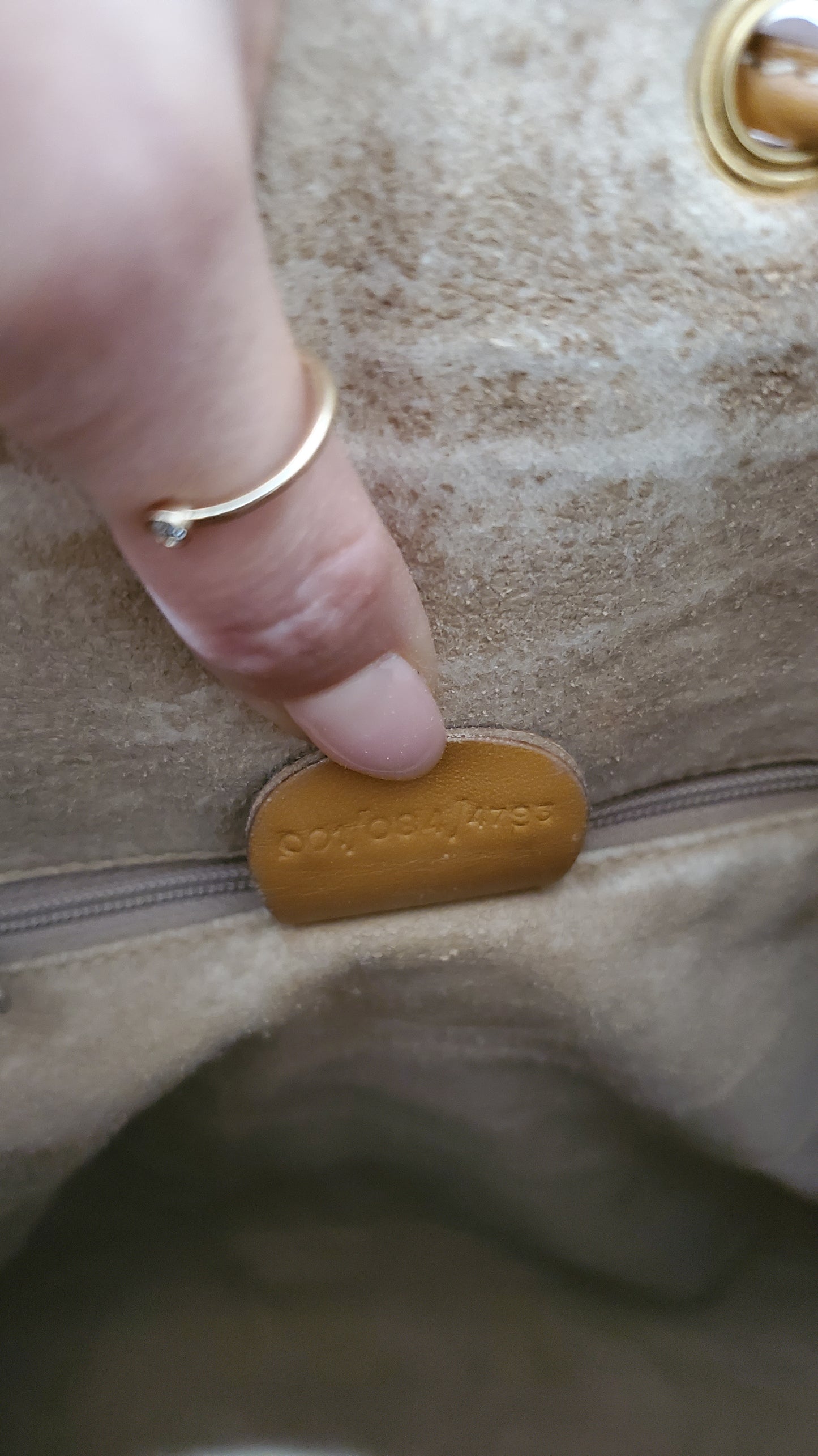 *Rare* Authentic Vintage Gucci Tan Bucket Bag