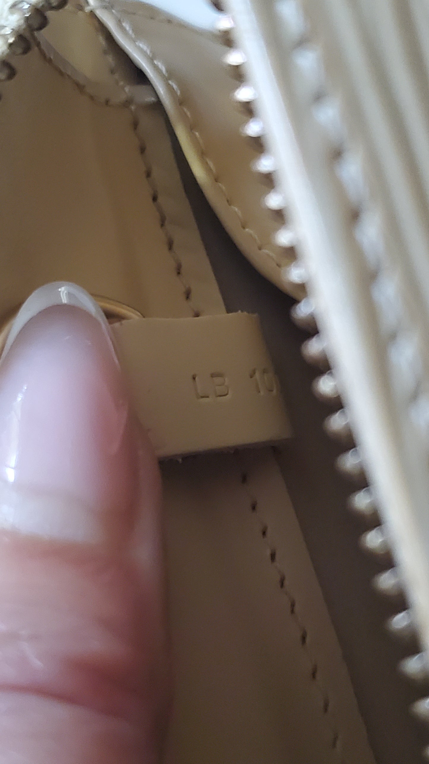 Authentic Louis Vuitton Y2K (Year 2000) Cream Epi Purse