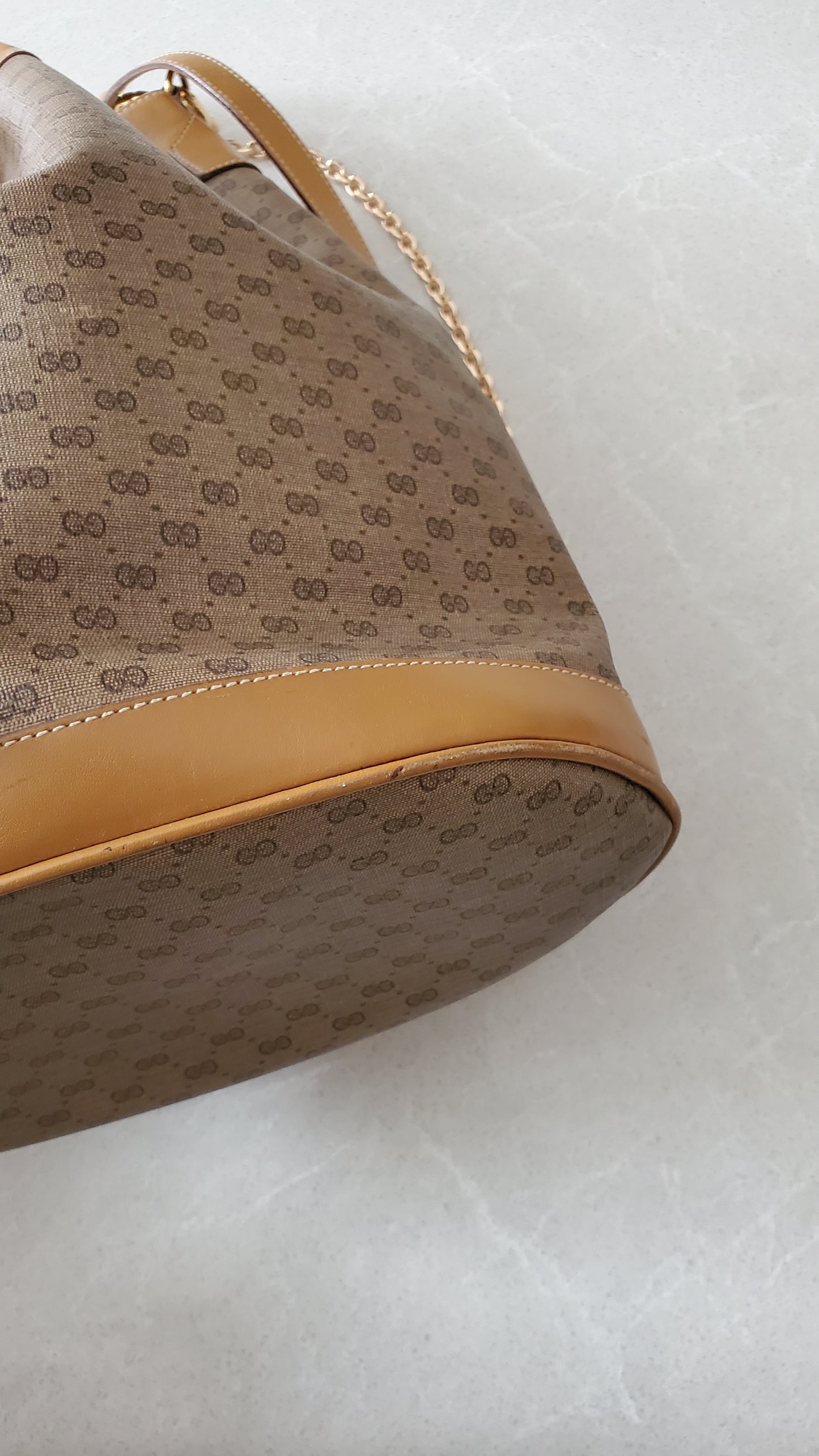 *Rare* Authentic Vintage Gucci Tan Bucket Bag