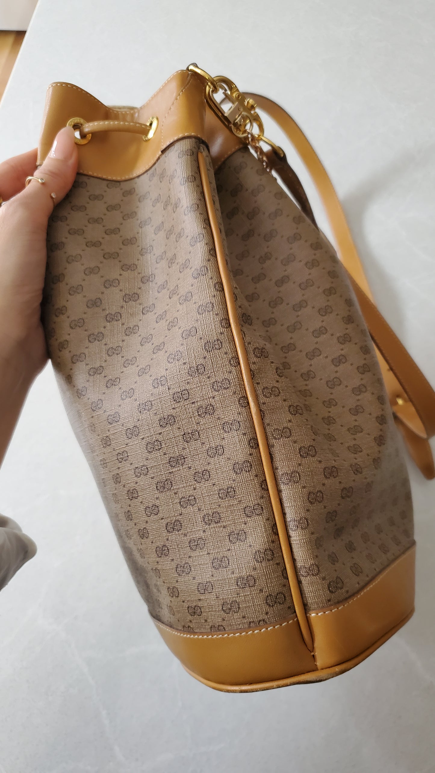 *Rare* Authentic Vintage Gucci Tan Bucket Bag