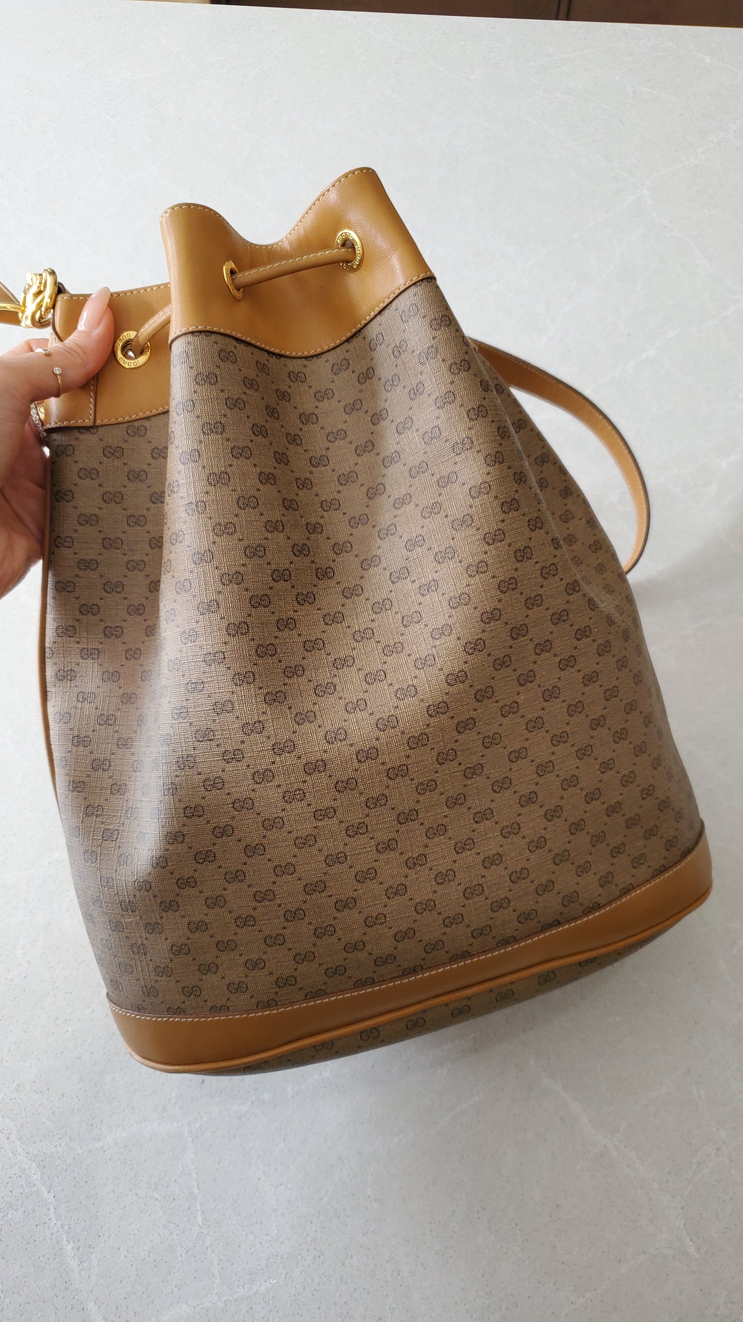 *Rare* Authentic Vintage Gucci Tan Bucket Bag