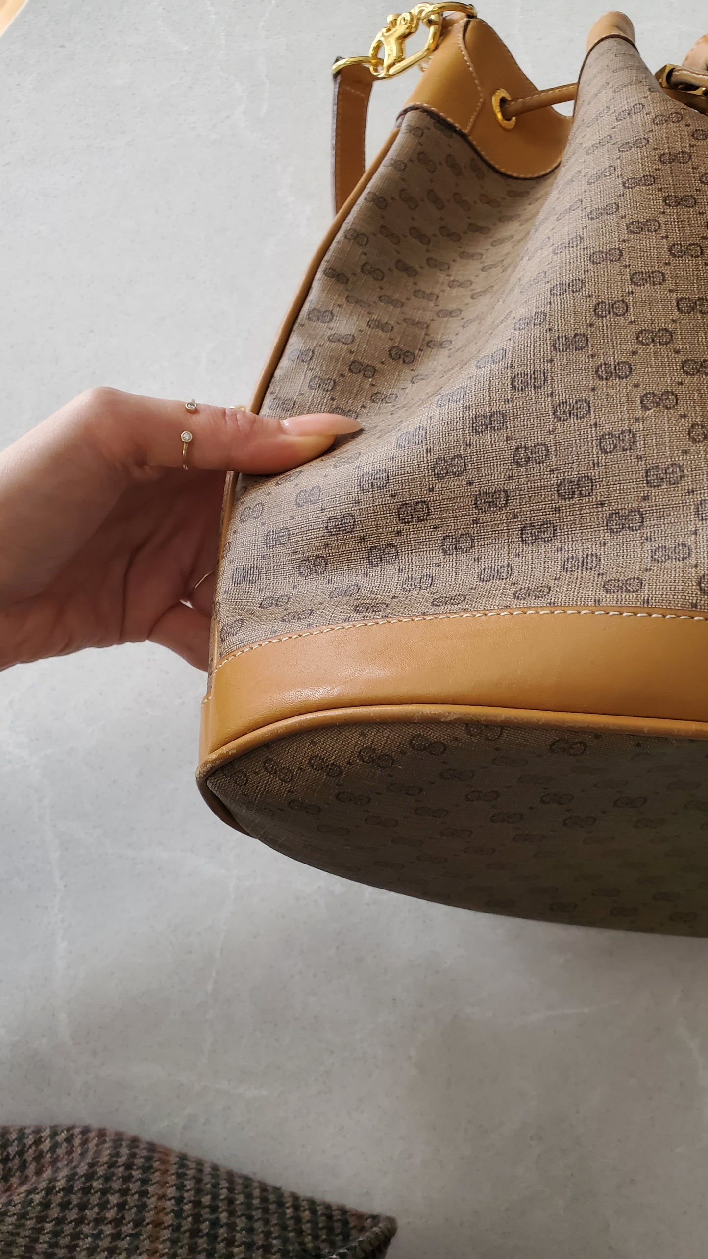 *Rare* Authentic Vintage Gucci Tan Bucket Bag