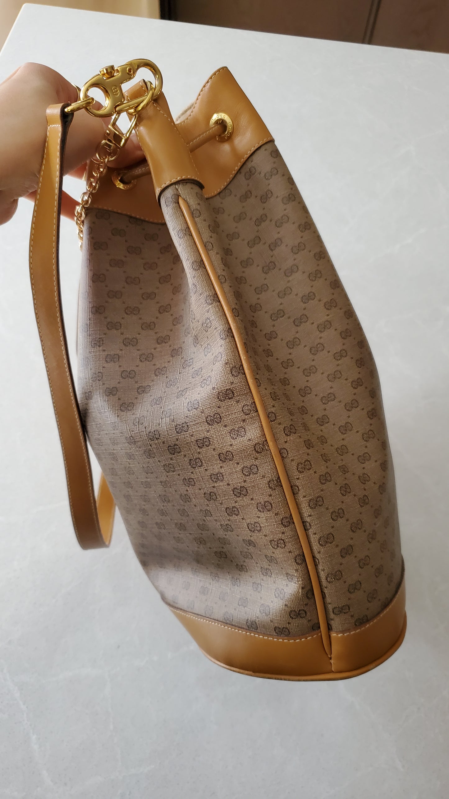 *Rare* Authentic Vintage Gucci Tan Bucket Bag