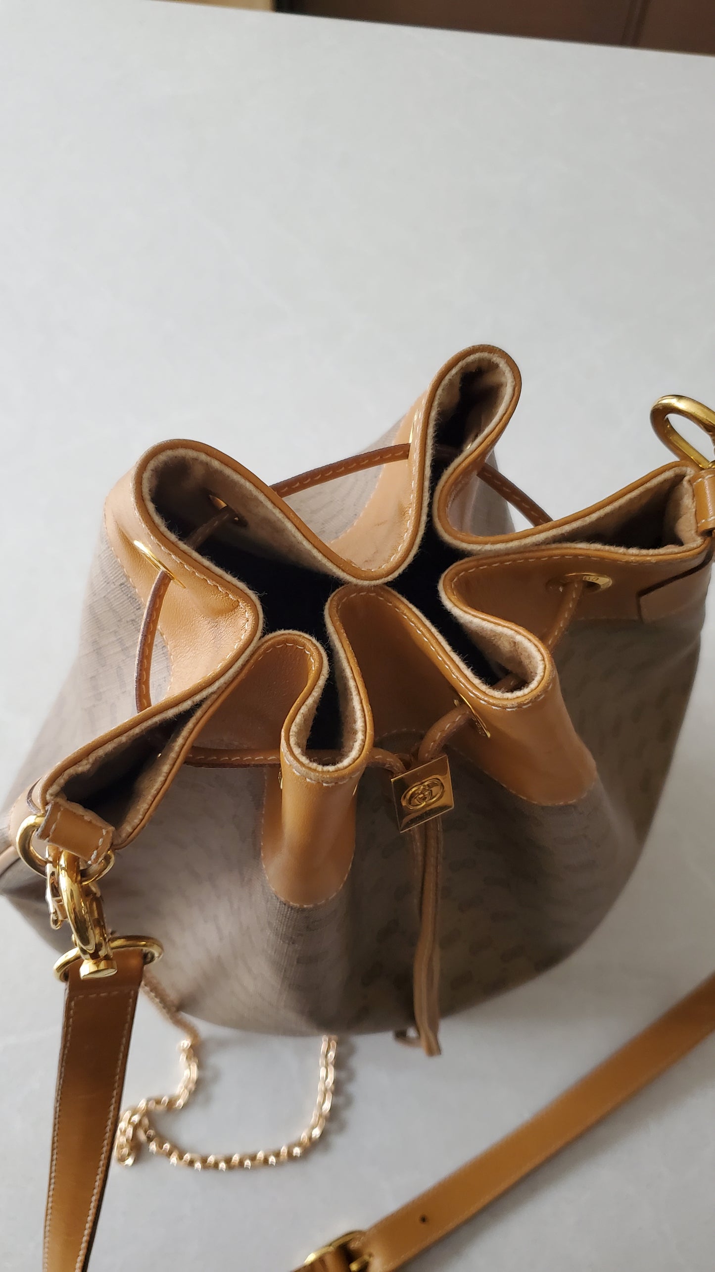 *Rare* Authentic Vintage Gucci Tan Bucket Bag