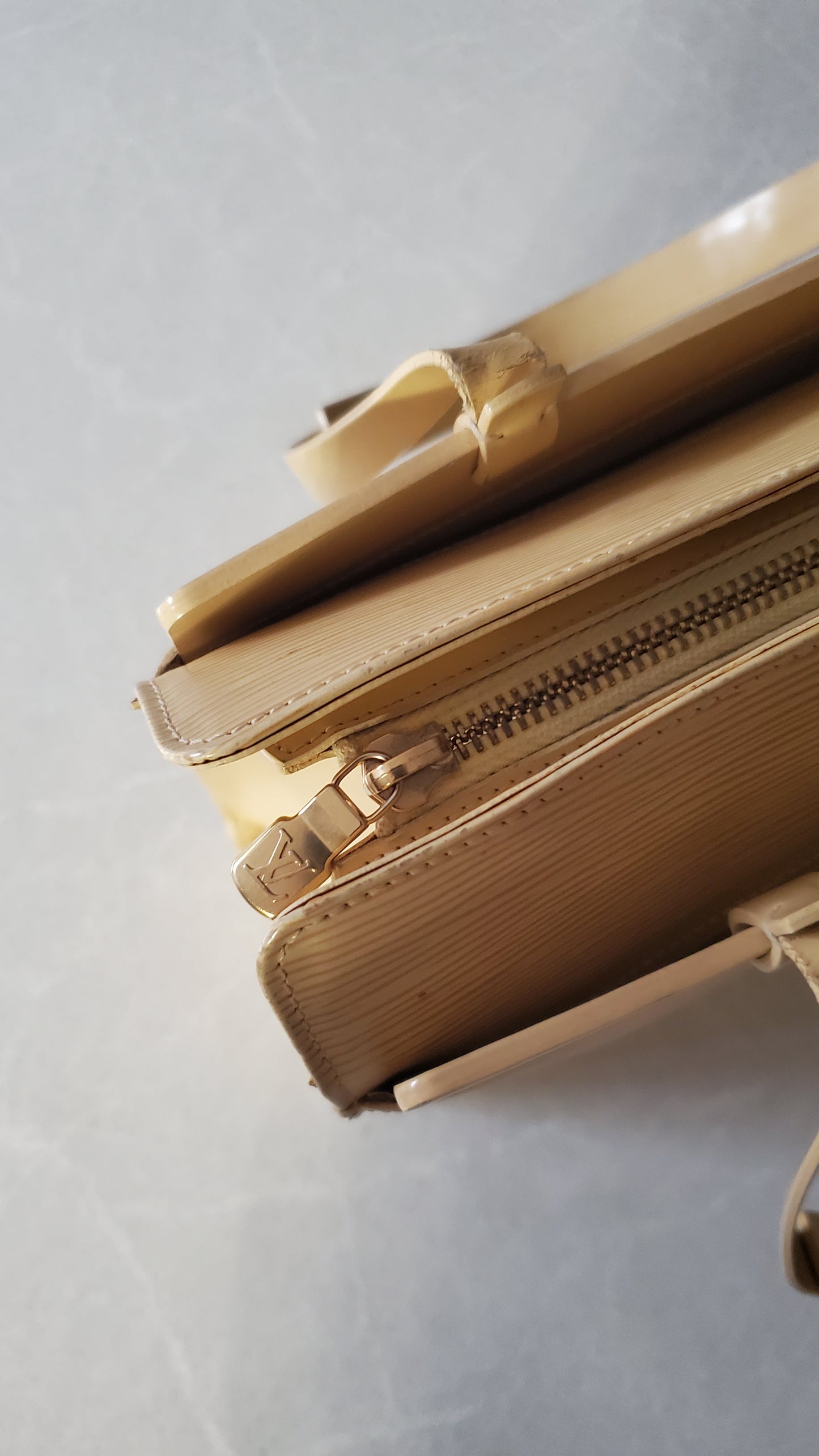 Authentic Louis Vuitton Y2K (Year 2000) Cream Epi Purse